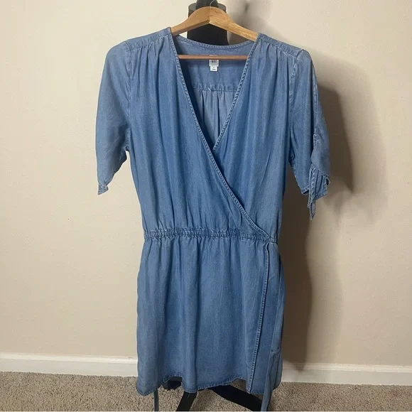 GAP Women’s Blue Chambray Faux Wrap V~Neck Tie Sleeve Belted Mini Dress Sz M - Picture 7 of 8